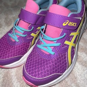 Girls ASICS NWOT Sneakers Sz 1